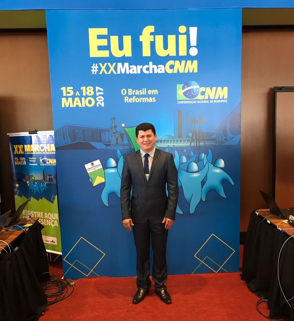 Prefeito Rubens Vieira participa da Marcha dos Prefeitos