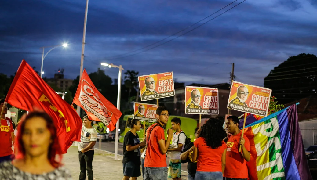 Centrais sindicais e movimentos sociais protestam 