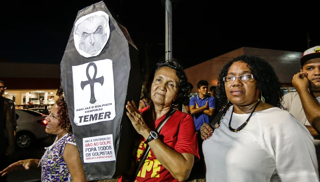 Lourdes melo na manifestação 
