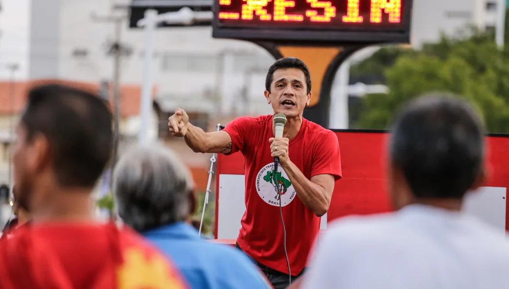 Manifestação tem participação de movimentos sindicais