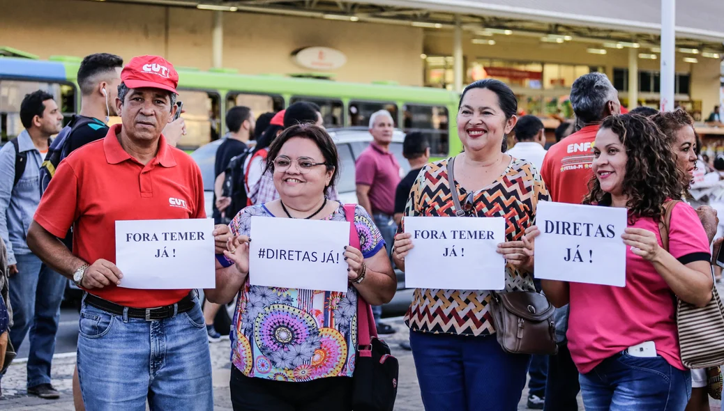 Manifestantes cobram saída de Temer e pedem Diretas Já