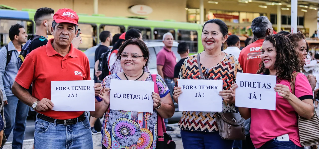 Manifestantes cobram saída de Temer e pedem Diretas Já