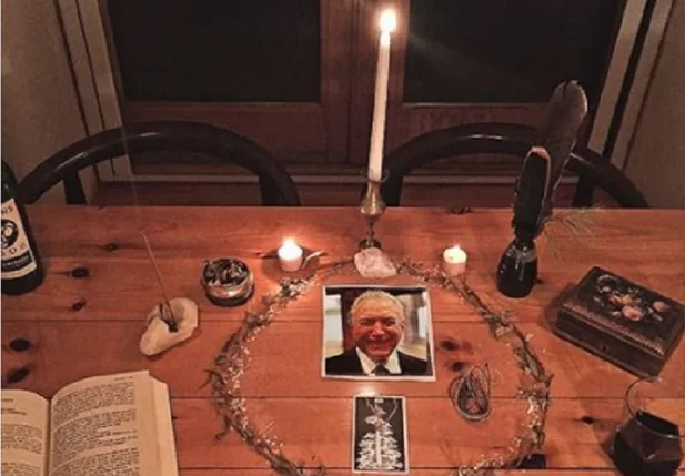 Bruxo faz ritual para a saída de Temer