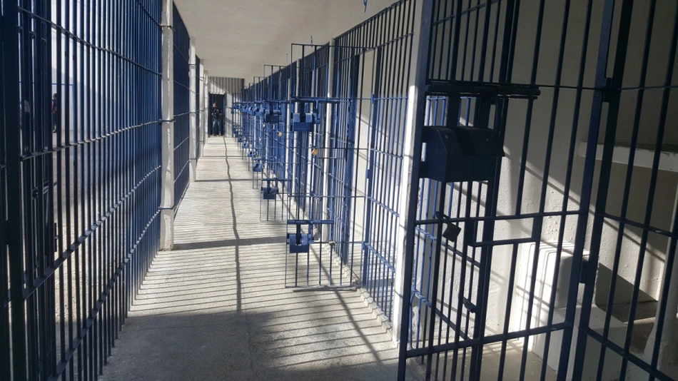 Corredores reformados da Penitenciária Irmão Guido