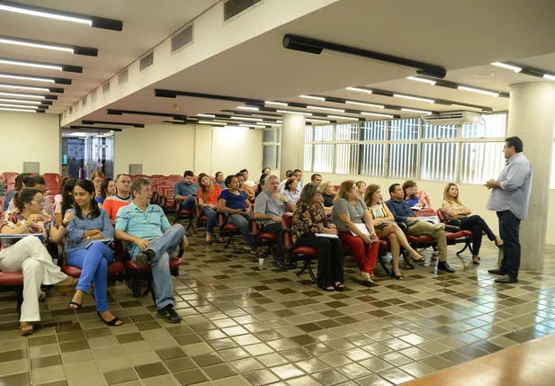 Equipe da FIEPI reúne colaboradores para “dia D” da Ação Global