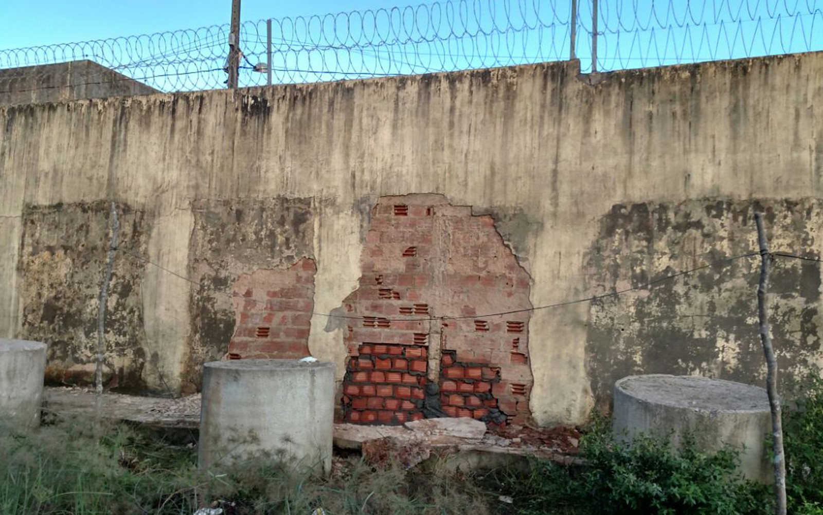 Muro foi reconstruído após fuga dos detentos