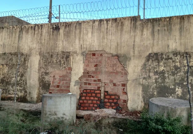 Muro foi reconstruído após fuga dos detentos