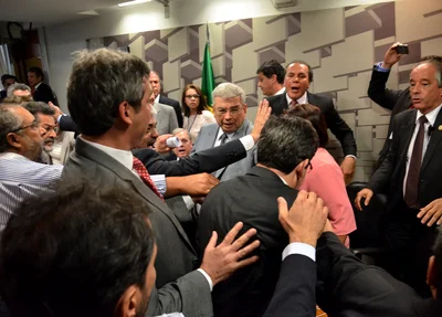 Confusão durante sessão