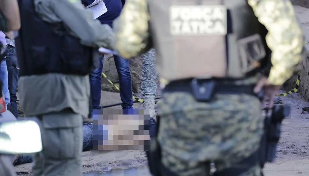 Assaltante morre após levar três tiros