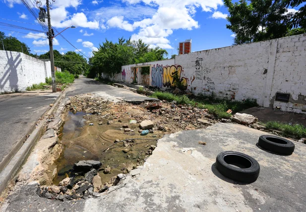 O buraco tomou conta da rua