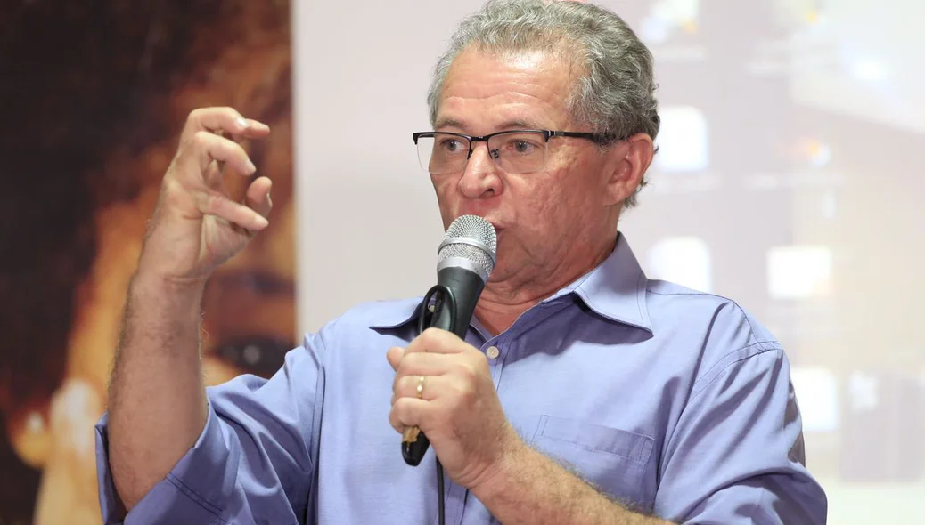 Deputado federal Assis Carvalho