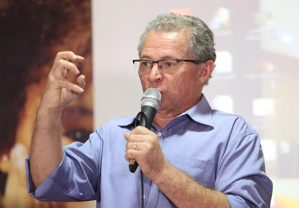 Deputado federal Assis Carvalho