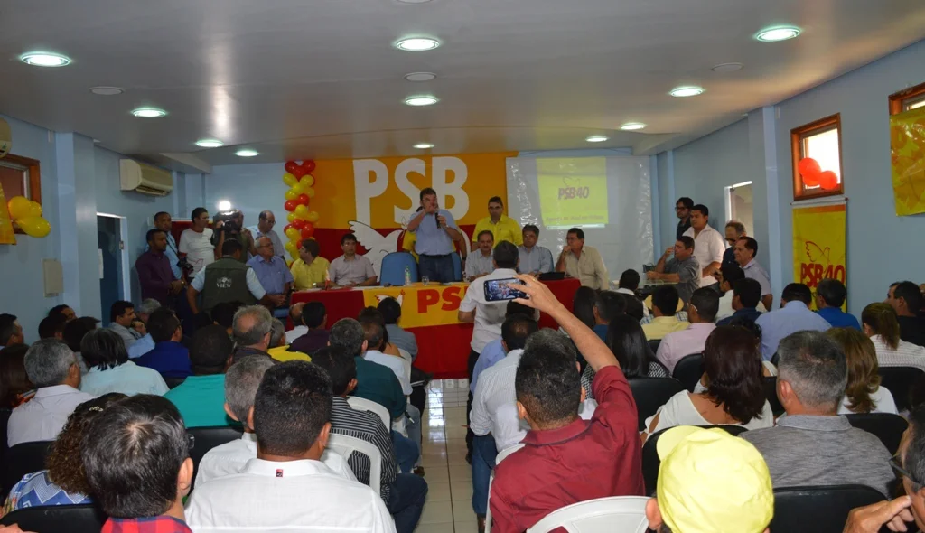 Lideranças e militantes do PSB lotam auditório