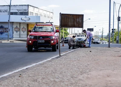 Acidente na avenida Miguel Rosa 