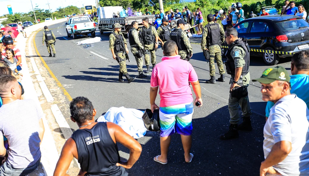 Polícia Militar no local do acidente 