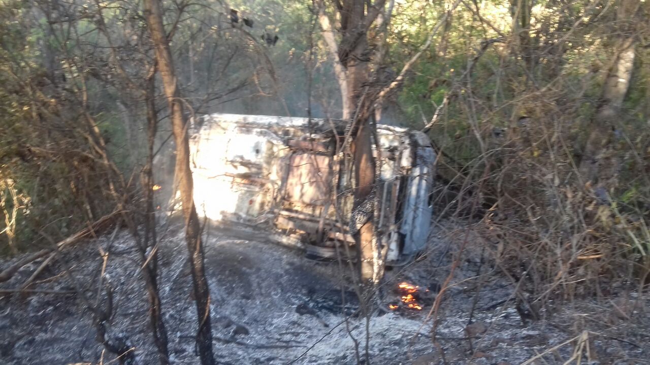 Carro incendiado