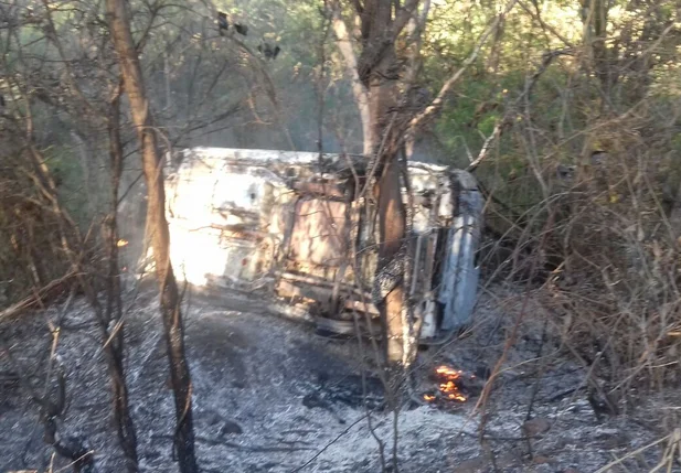 Carro incendiado