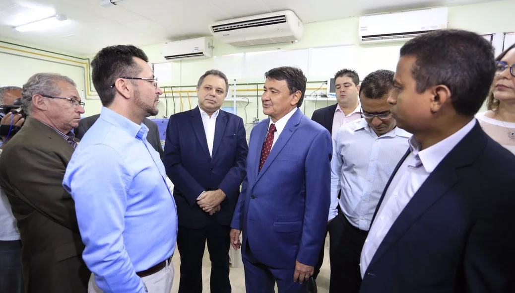 Autoridades participam da solenidade de entrega da UTI neonatal da Maternidade Evangelina Rosa