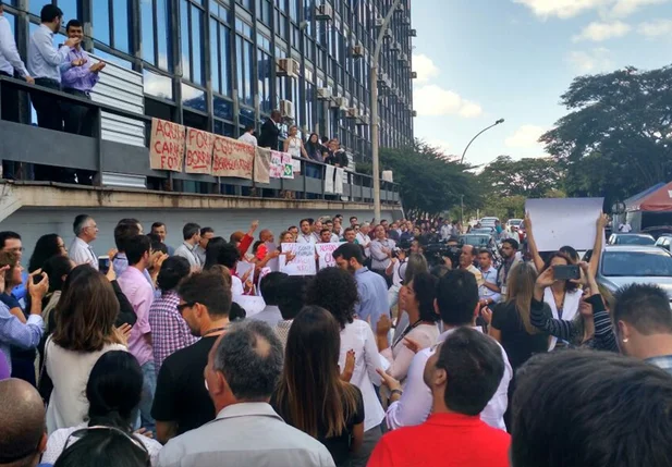 Sindicato protesta contra nomeação de Osmar Serraglio