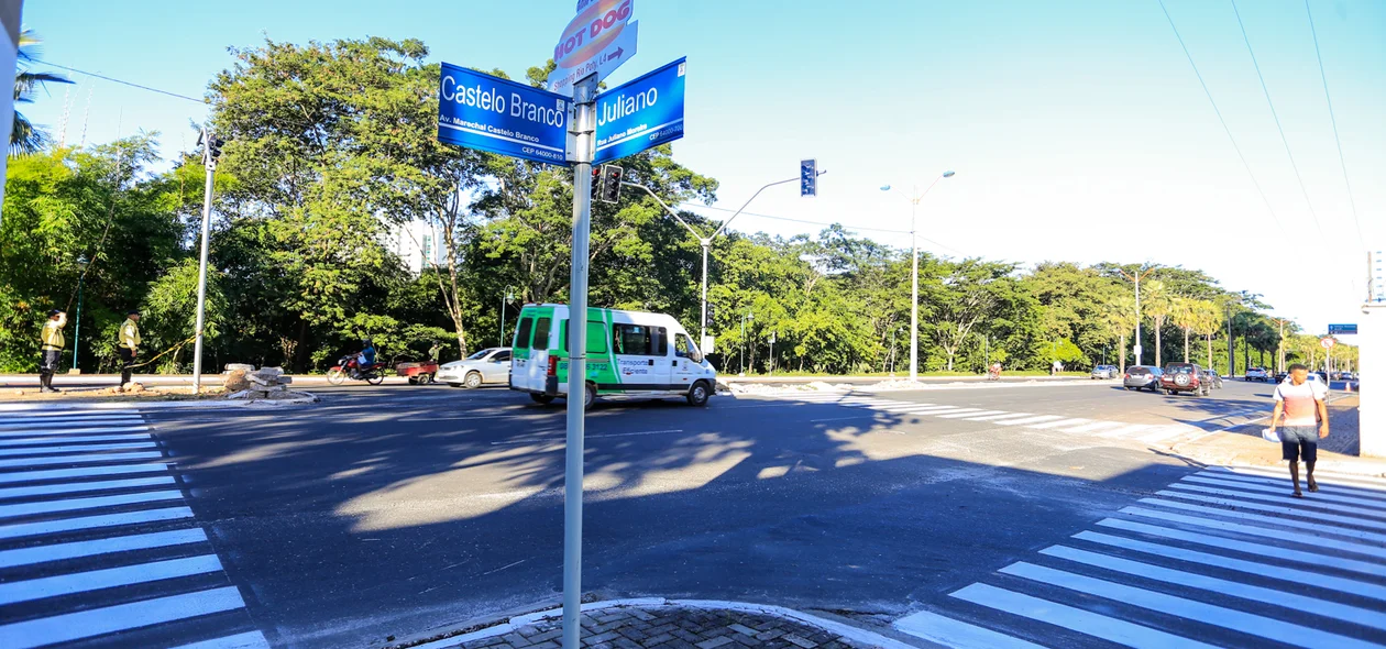 Nova sinalização e faixas de pedestres 
