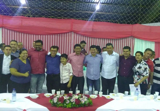 Prefeito prestigia evento