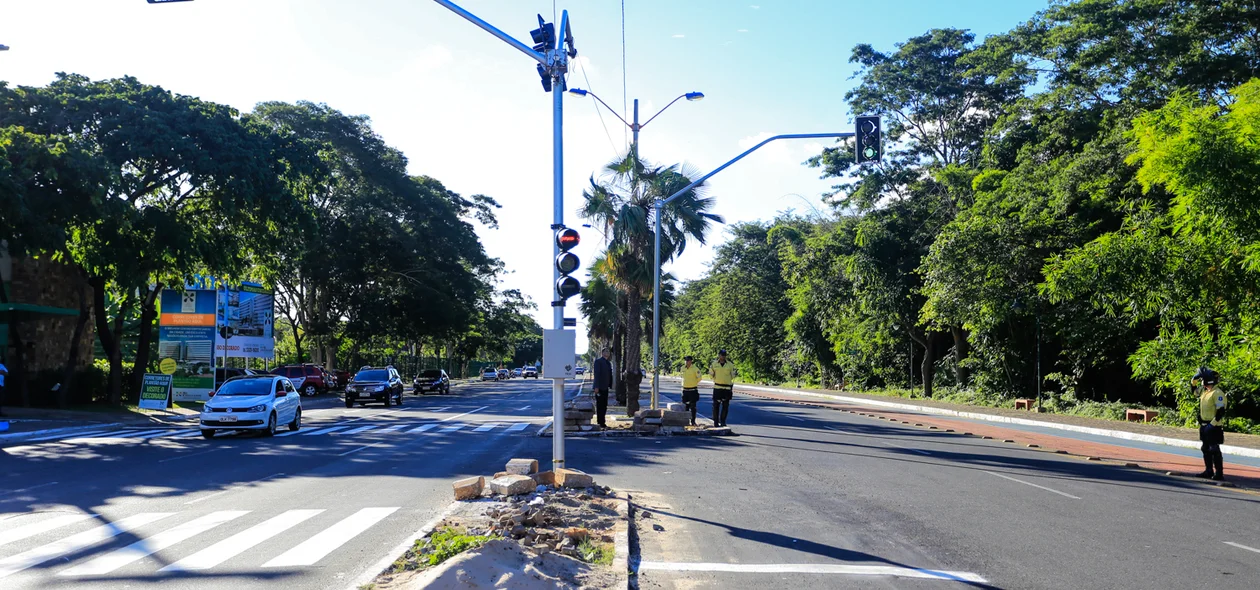 Sinalização na Marechal Castelo Branco 