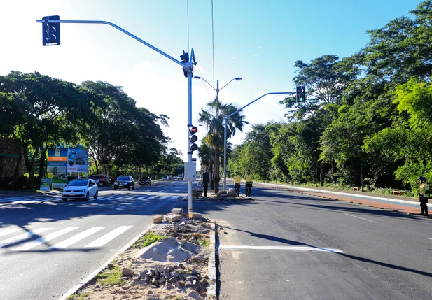Sinalização na Marechal Castelo Branco 