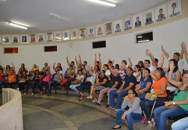 Assembleia aprova paralisação de 24 horas