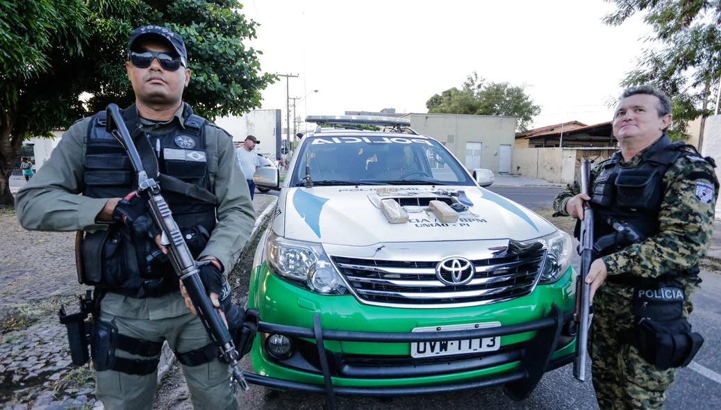 Policiais que participaram da ação