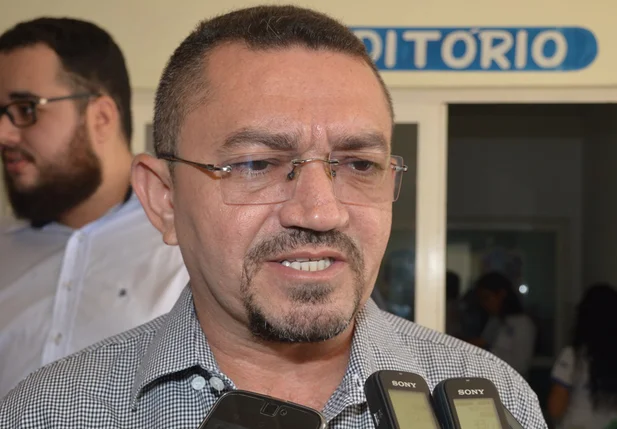 Padre Walmir contesta paralisação dos servidores