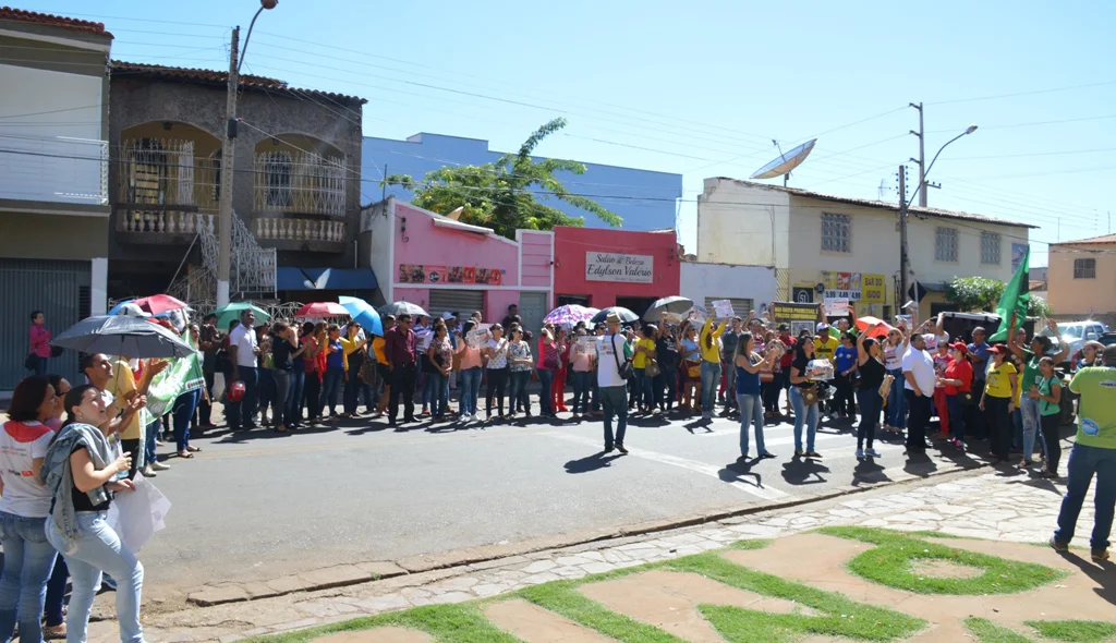 Ato público em frente a sede da Prefeitura