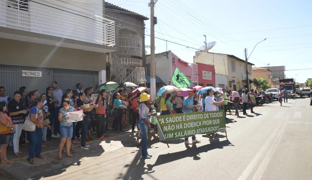 Caminhada terminou com ato público em frente a Prefeitura