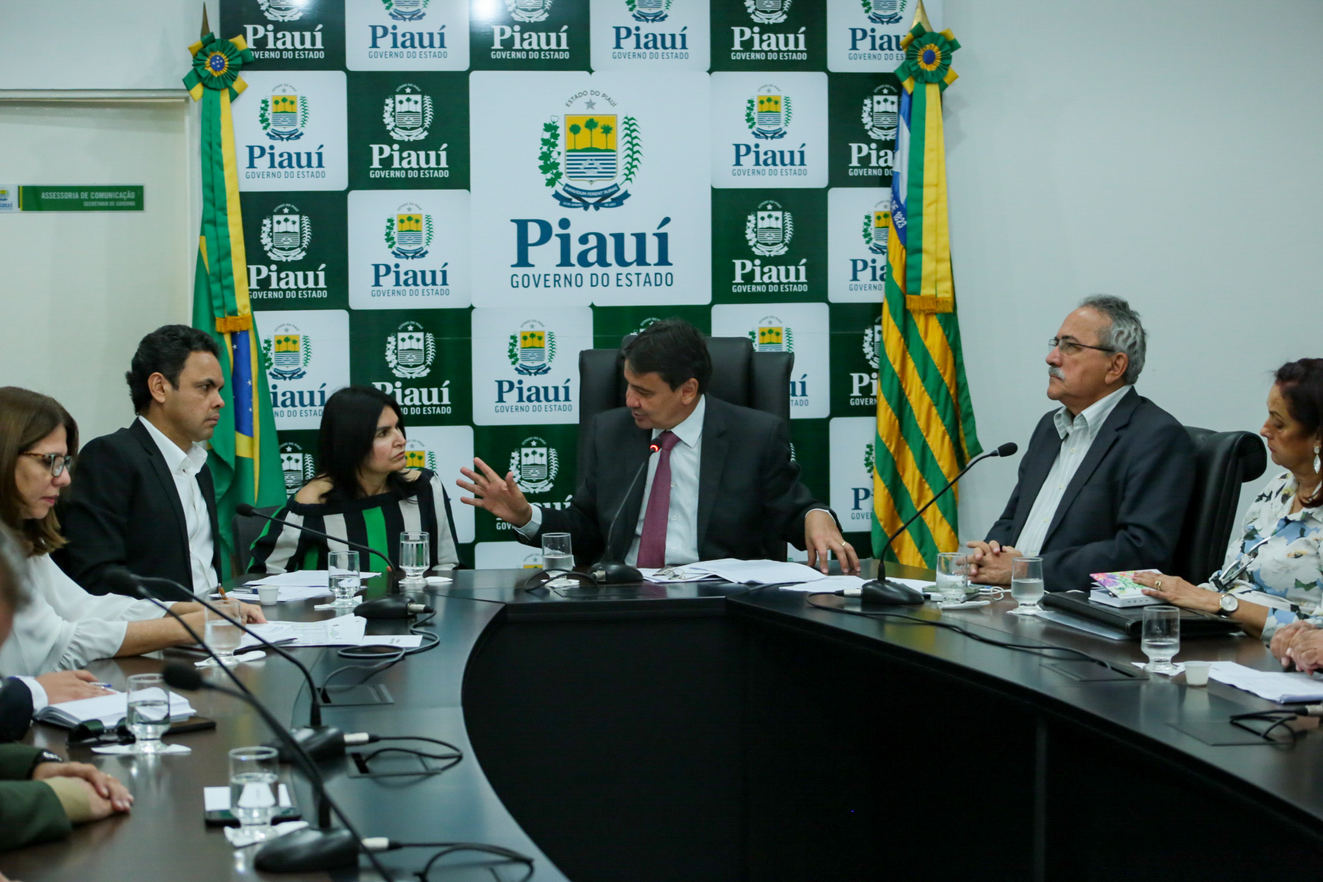 Governador se reúne com prefeitos