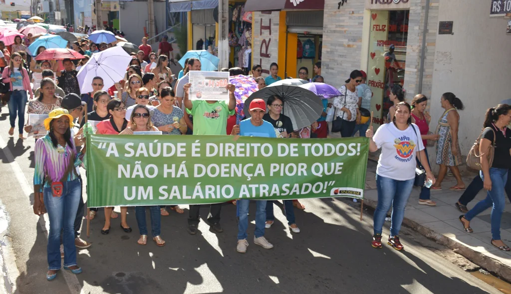 Manifestantes denunciam atraso na Saúde