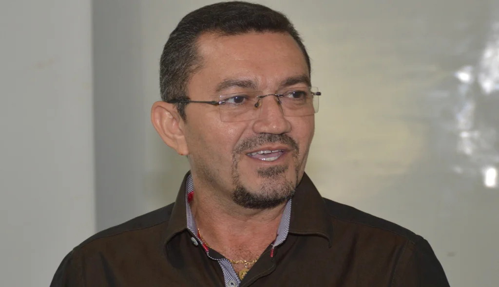 Padre Walmir manda corta ponto dos servidores que aderiram a paralisação