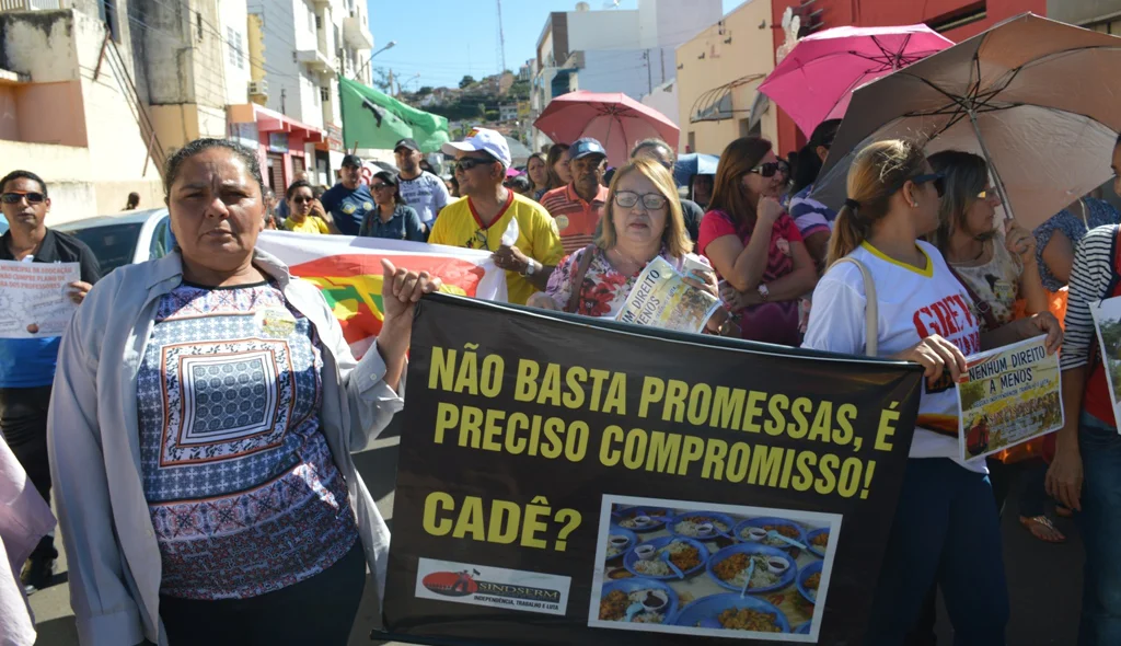 Servidores denunciam falsas promessas