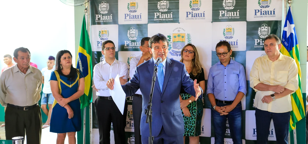Governador durante seu pronunciamento