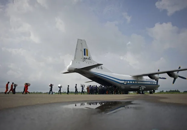 O modelo Shaanxi Y-8 da Força Aérea de Mianmar é semelhante à aeronave que desapareceu