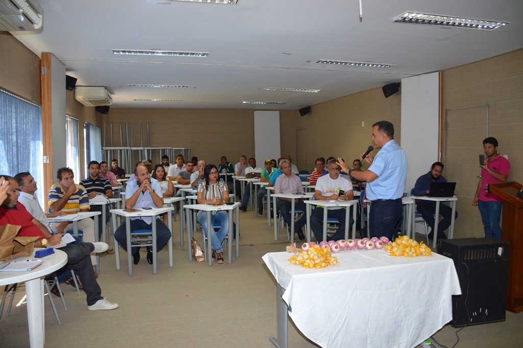 Reunião discute revitalização da cultura do alho em Picos