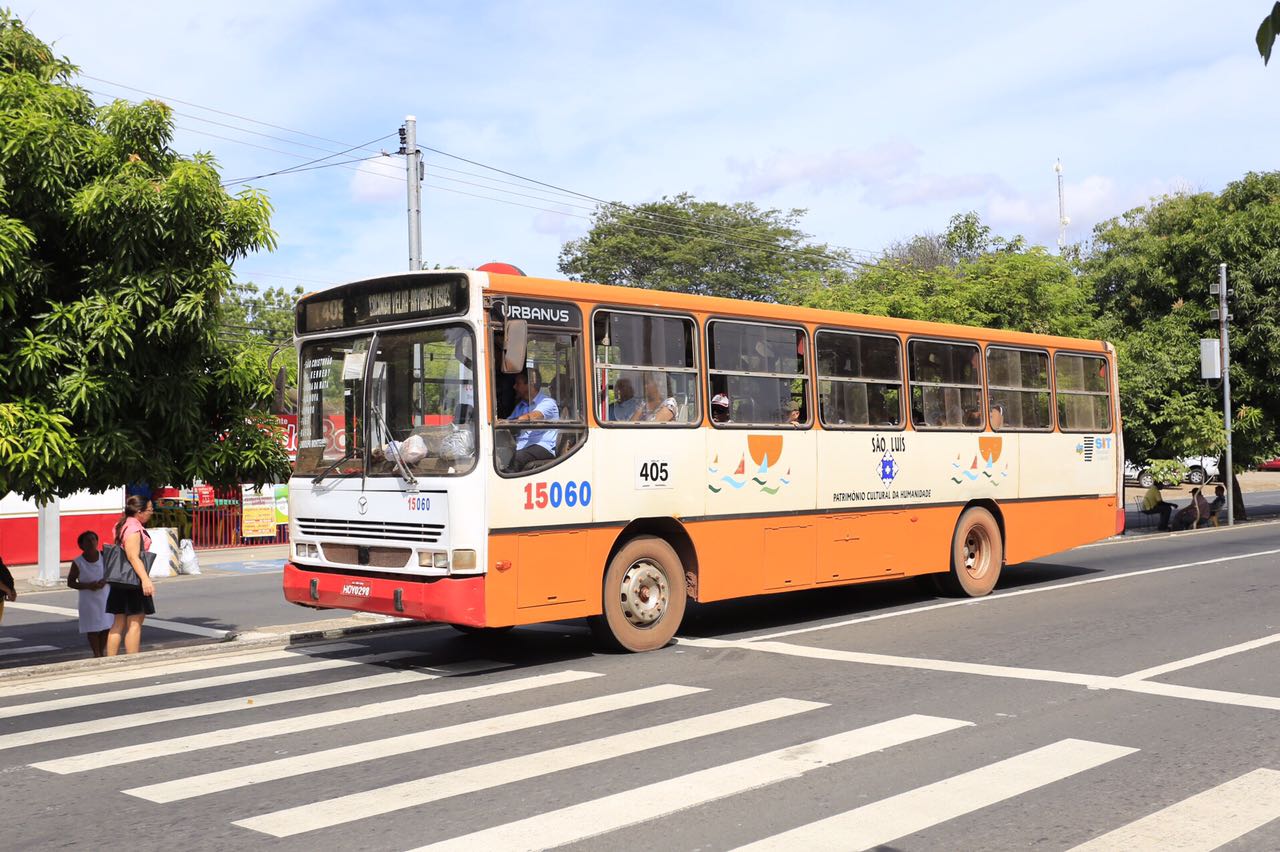 Ônibus rural que faz linha para a zona rural leste de Teresina