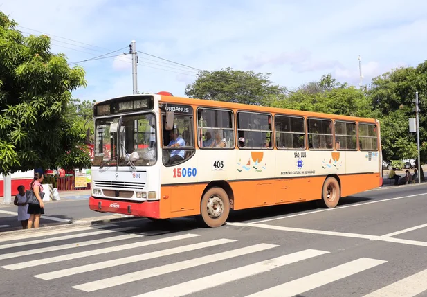 Ônibus rural que faz linha para a zona rural leste de Teresina