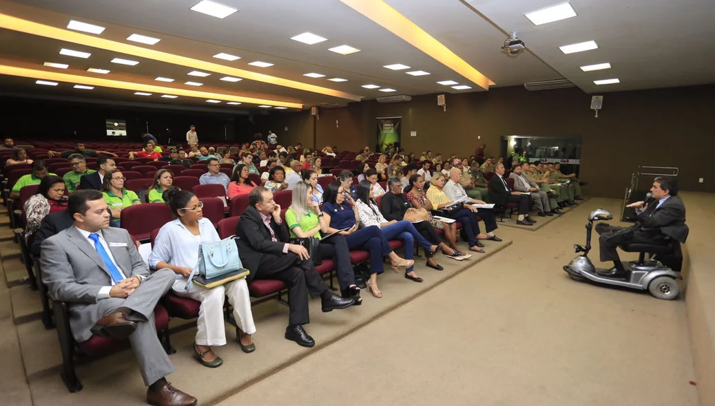 Juiz José Olindo palestra no evento