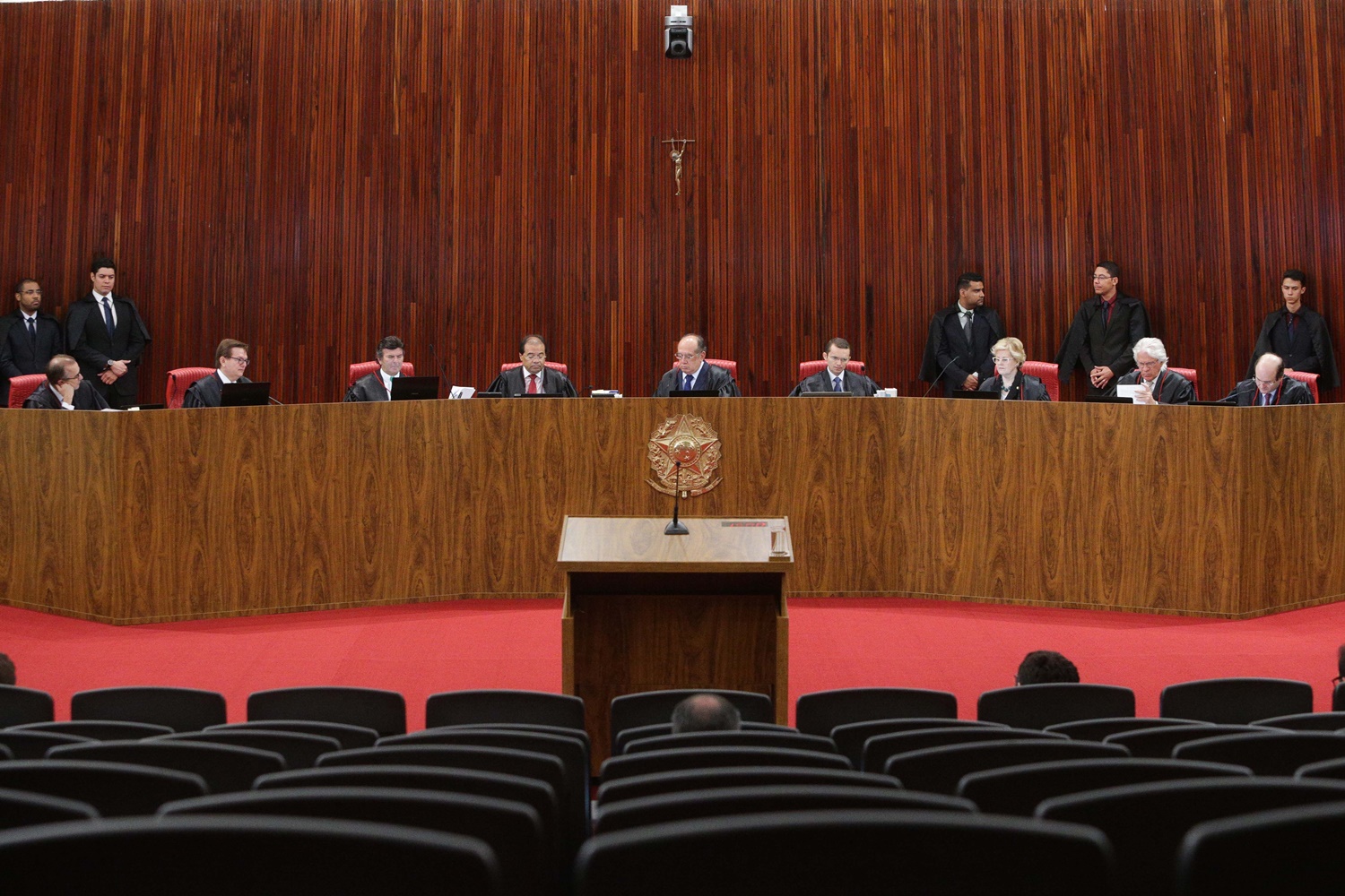 Vista geral do plenário no quarto dia do julgamento da chapa Dilma-Temer, no plenário do TSE