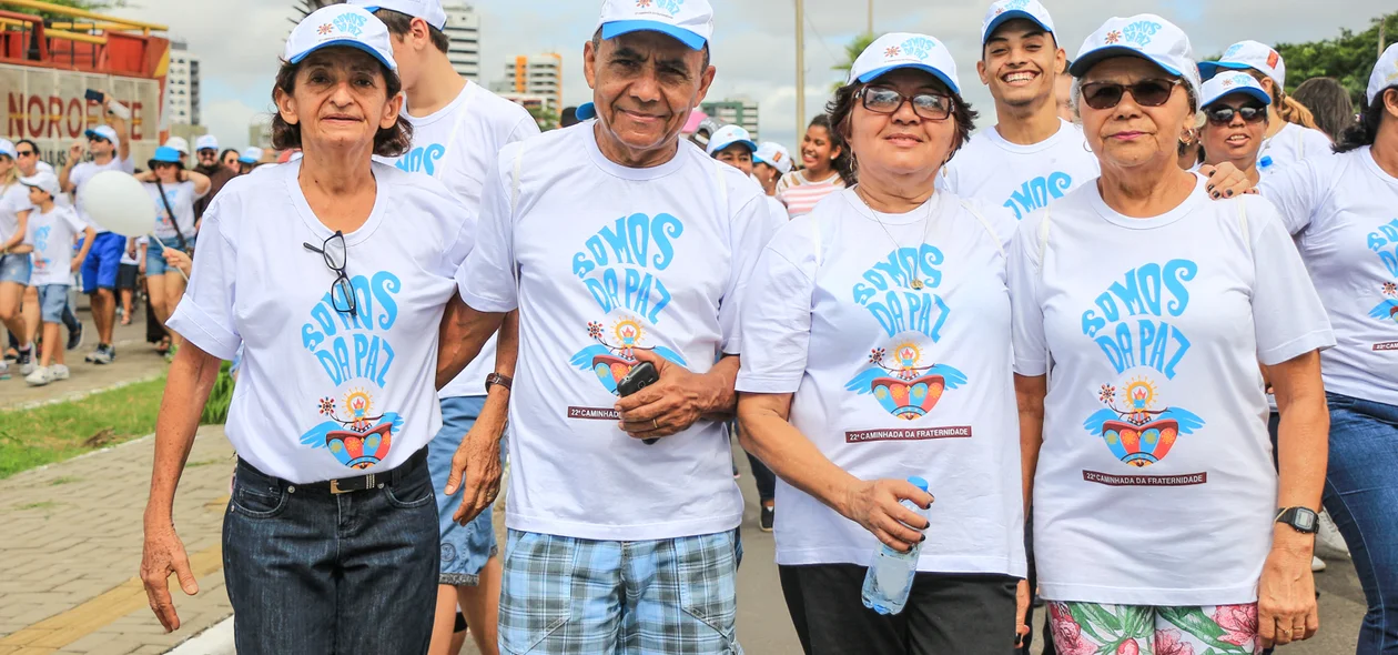  Fiéis na Caminhada