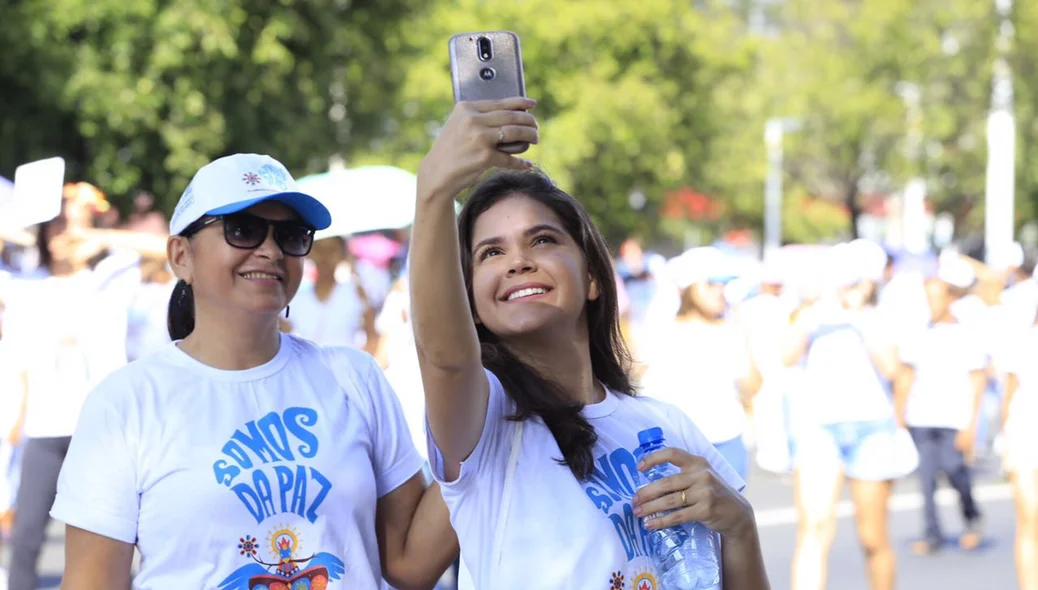 Jovens participam da Caminhada