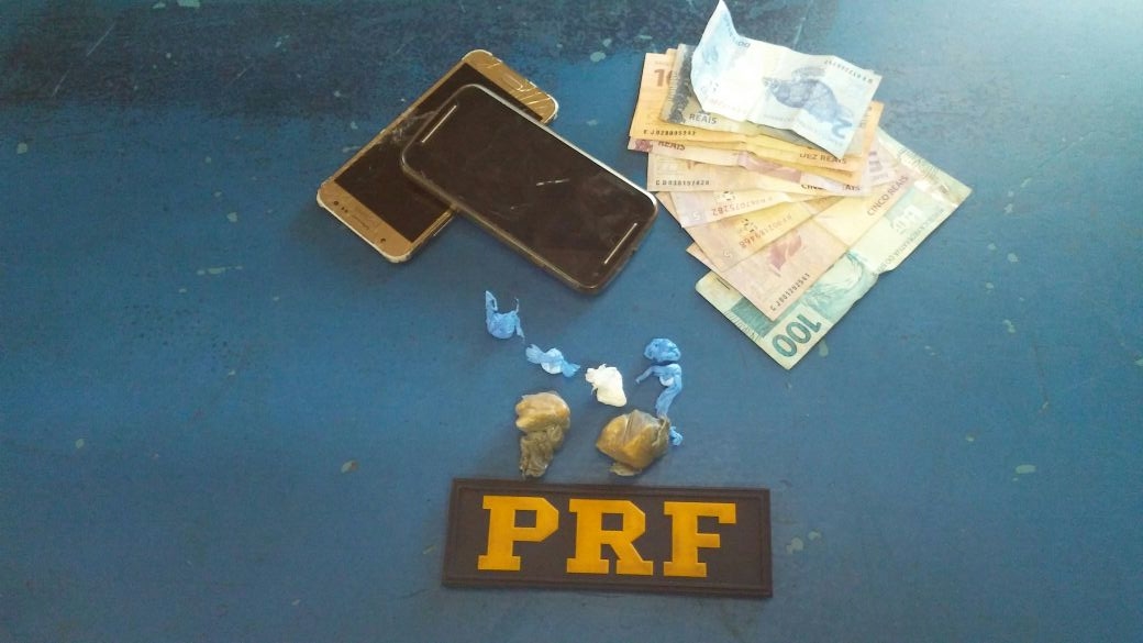 Material apreendido com a dupla