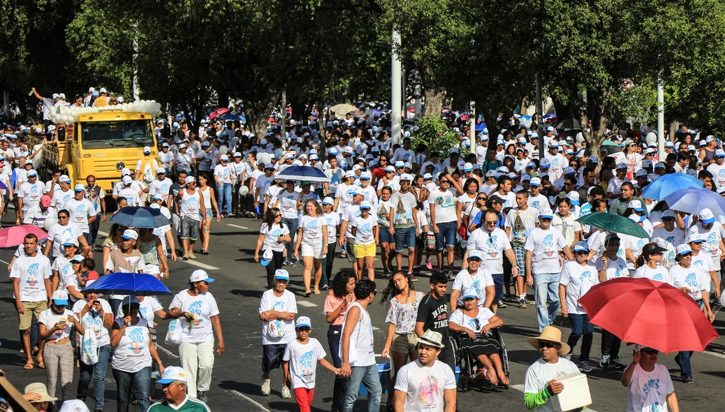 Muita gente na Caminhada da Fraternidade 