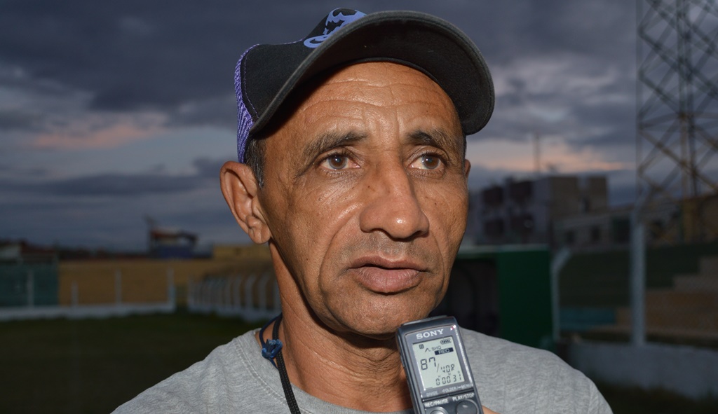 Treinador Batista lamenta eliminação da equipe