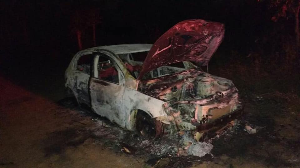 Veículo ficou destruído