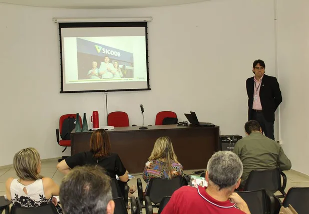 Representantes do fórum regional da micro e pequena empresa reúnem-se na FIEPI